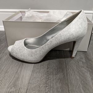 Bandolino white and silver  heels size 6.5